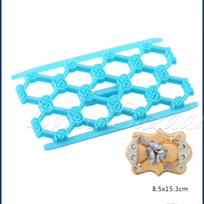 Knot Styled Shape Fondant Quilt Mold Embosser Fondant Quilt Biscuit Mold Cookie Cutter For Cupcake Decoration And Cake Decorating DIY Tool.
