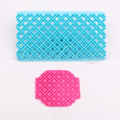 Small Square Texture Shape Fondant Quilt Mold Embosser Fondant Quilt Biscuit Mold Cookie Cutter For Cupcake Decoration And Cake Decorating DIY Tool.